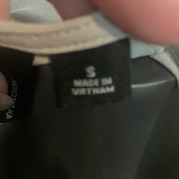 Short sleeve top with elastic around waist. Size s. Taupe - Picture 3 of 4